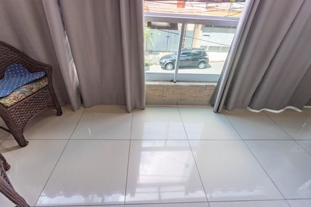 Casa à venda com 185m², 3 quartos e 2 vagas Casa à venda com 185m², 3 quartos e 2 vagasVaranda