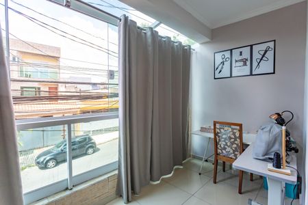 Casa à venda com 185m², 3 quartos e 2 vagas Casa à venda com 185m², 3 quartos e 2 vagasVaranda