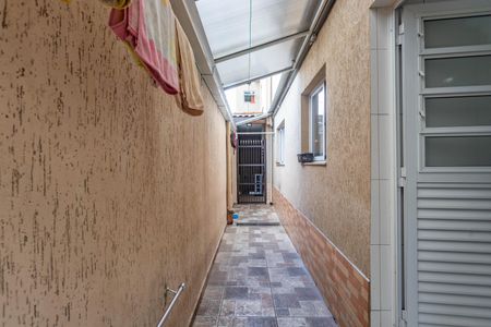 Casa à venda com 185m², 3 quartos e 2 vagas Casa à venda com 185m², 3 quartos e 2 vagasCorredor externo