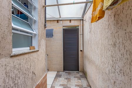 Casa à venda com 185m², 3 quartos e 2 vagas Casa à venda com 185m², 3 quartos e 2 vagasEntrada da edícula