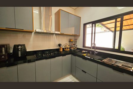 Casa de condomínio à venda com 138m², 3 quartos e 4 vagas