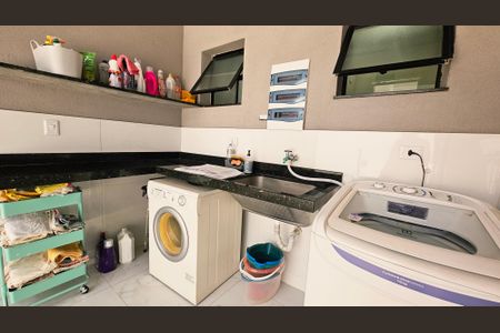 Casa de condomínio à venda com 138m², 3 quartos e 4 vagas