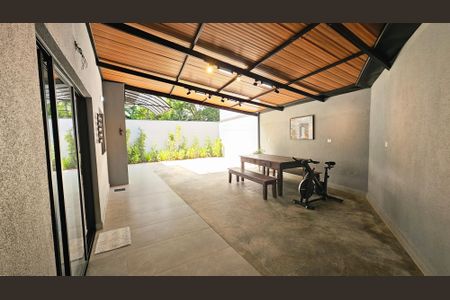 Casa de condomínio à venda com 138m², 3 quartos e 4 vagas