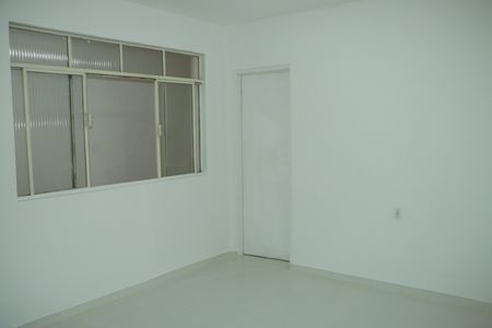 Casa para alugar com 1 quarto, 40m² em Jardim Irapiranga, Embu das Artes