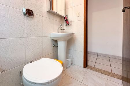 Casa à venda com 147m², 3 quartos e 2 vagas Casa à venda com 147m², 3 quartos e 2 vagasBanheiro Social