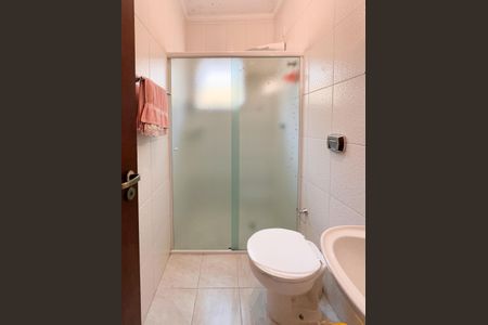 Casa à venda com 147m², 3 quartos e 2 vagas Casa à venda com 147m², 3 quartos e 2 vagasBanheiro Social