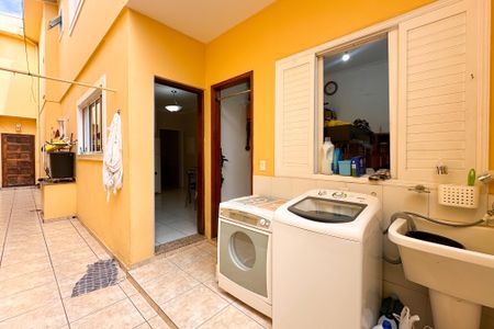 Casa à venda com 147m², 3 quartos e 2 vagas Casa à venda com 147m², 3 quartos e 2 vagasÁrea de Serviço