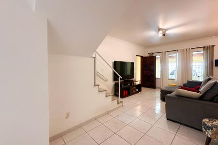 Casa à venda com 147m², 3 quartos e 2 vagas Casa à venda com 147m², 3 quartos e 2 vagasSala