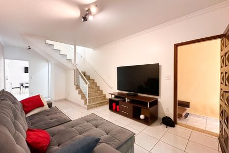 Casa à venda com 147m², 3 quartos e 2 vagas Casa à venda com 147m², 3 quartos e 2 vagasSala