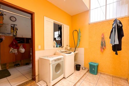 Casa à venda com 147m², 3 quartos e 2 vagas Casa à venda com 147m², 3 quartos e 2 vagasÁrea de Serviço