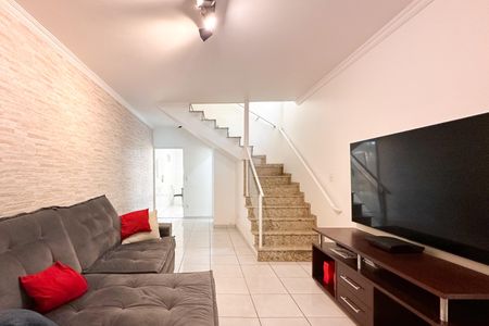 Casa à venda com 147m², 3 quartos e 2 vagas Casa à venda com 147m², 3 quartos e 2 vagasSala