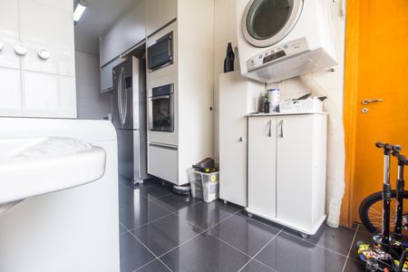 Apartamento à venda com 133m², 3 quartos e 2 vagas Apartamento à venda com 133m², 3 quartos e 2 vagasÁrea de Serviço