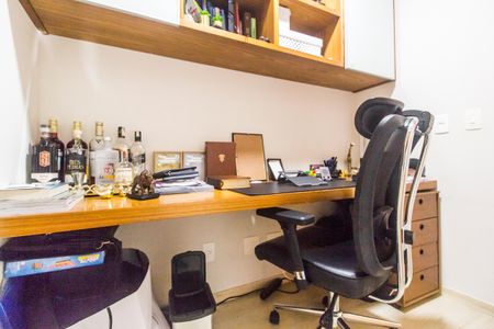 Apartamento à venda com 133m², 3 quartos e 2 vagas Apartamento à venda com 133m², 3 quartos e 2 vagasEscritório