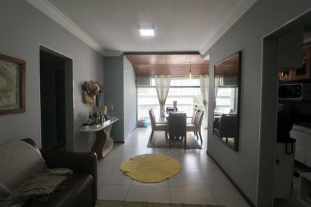 Sala de apartamento para alugar com 2 quartos, 74m² em Morro do Maluf, Guarujá