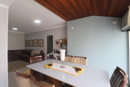 Sala de apartamento para alugar com 2 quartos, 74m² em Morro do Maluf, Guarujá