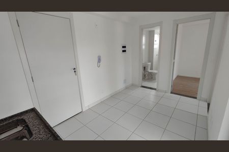 Sala e cozinha de apartamento para alugar com 2 quartos, 34m² em Vila Brasil, São Paulo