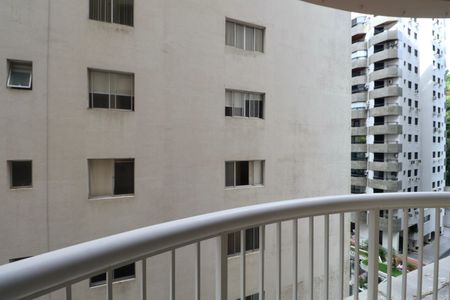 Apartamento para alugar com 135m², 3 quartos e 4 vagasVaranda