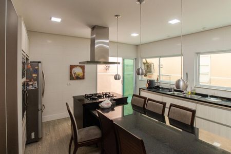 Casa à venda com 250m², 3 quartos e 2 vagas Casa à venda com 250m², 3 quartos e 2 vagasCozinha