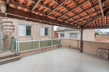 Casa à venda com 250m², 3 quartos e 2 vagas Casa à venda com 250m², 3 quartos e 2 vagasTerraço