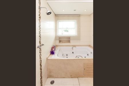 Casa à venda com 250m², 3 quartos e 2 vagasBanheiro da Suíte