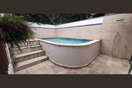 Casa para alugar com 200m², 4 quartos e 3 vagas Casa para alugar com 200m², 4 quartos e 3 vagasPiscina