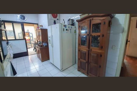 Casa para alugar com 200m², 4 quartos e 3 vagas