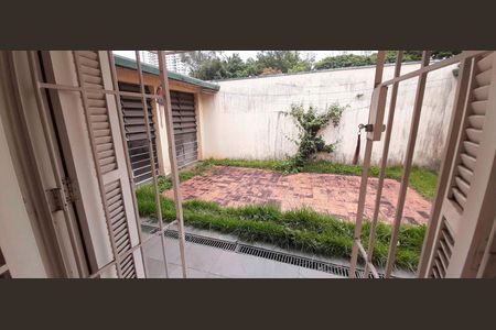 Casa para alugar com 200m², 4 quartos e 3 vagas Casa para alugar com 200m², 4 quartos e 3 vagasSacada do Quarto 1