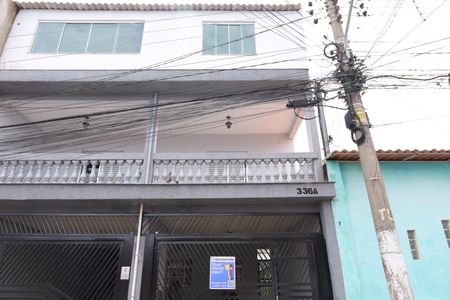 Casa para alugar com 110m², 2 quartos e 1 vagaFachada do imóvel - Placa instalada no portão do imóvel - Código da placa: YEQA-95