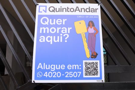 Casa para alugar com 110m², 2 quartos e 1 vagaPlaca instalada no portão do imóvel - Código da placa: YEQA-95