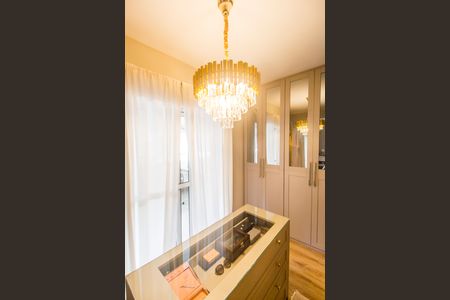 Casa de condomínio à venda com 315m², 3 quartos e 4 vagas Casa de condomínio à venda com 315m², 3 quartos e 4 vagasCloset da suíte