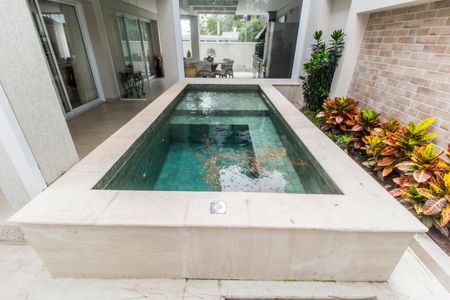 Casa de condomínio à venda com 315m², 3 quartos e 4 vagas Casa de condomínio à venda com 315m², 3 quartos e 4 vagasPiscina