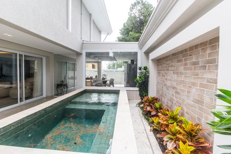 Casa de condomínio à venda com 315m², 3 quartos e 4 vagas Casa de condomínio à venda com 315m², 3 quartos e 4 vagasPiscina