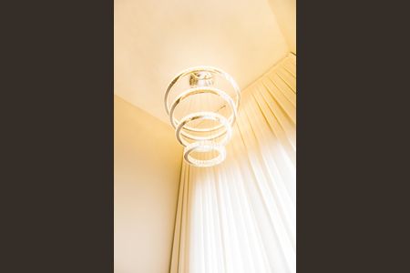 Casa de condomínio à venda com 315m², 3 quartos e 4 vagas Casa de condomínio à venda com 315m², 3 quartos e 4 vagasDetalhe