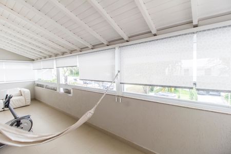 Casa de condomínio à venda com 315m², 3 quartos e 4 vagas Casa de condomínio à venda com 315m², 3 quartos e 4 vagasVaranda