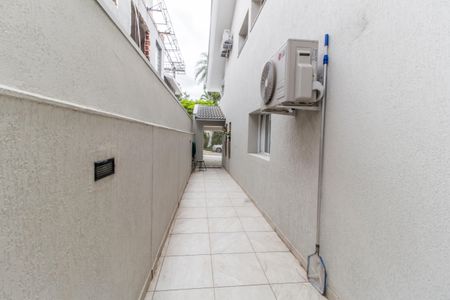 Casa de condomínio à venda com 315m², 3 quartos e 4 vagas Casa de condomínio à venda com 315m², 3 quartos e 4 vagasCorredor