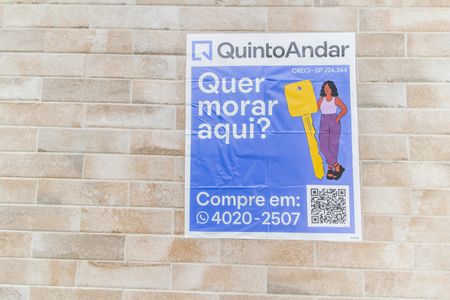 Casa de condomínio à venda com 315m², 3 quartos e 4 vagas Casa de condomínio à venda com 315m², 3 quartos e 4 vagasVista da Rua