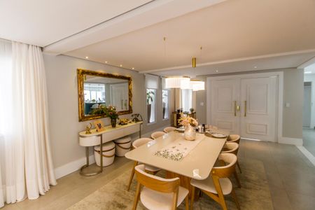 Casa de condomínio à venda com 315m², 3 quartos e 4 vagas Casa de condomínio à venda com 315m², 3 quartos e 4 vagasSala