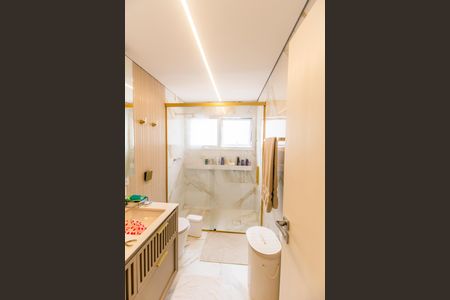 Casa de condomínio à venda com 315m², 3 quartos e 4 vagas Casa de condomínio à venda com 315m², 3 quartos e 4 vagasBanheiro da Suíte