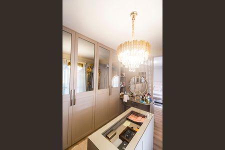 Casa de condomínio à venda com 315m², 3 quartos e 4 vagas Casa de condomínio à venda com 315m², 3 quartos e 4 vagasCloset da suíte