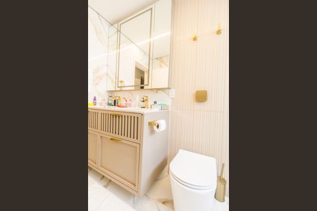 Casa de condomínio à venda com 315m², 3 quartos e 4 vagas Casa de condomínio à venda com 315m², 3 quartos e 4 vagasBanheiro da Suíte