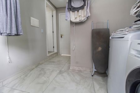 Casa de condomínio à venda com 315m², 3 quartos e 4 vagas Casa de condomínio à venda com 315m², 3 quartos e 4 vagasÁrea de Serviço