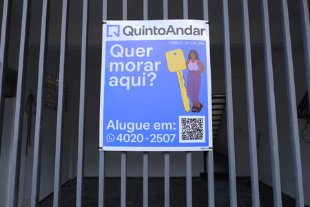 Casa para alugar com 70m², 2 quartos e sem vagaPlaca instalada no portão do imóvel - Código da placa: YEQA-94