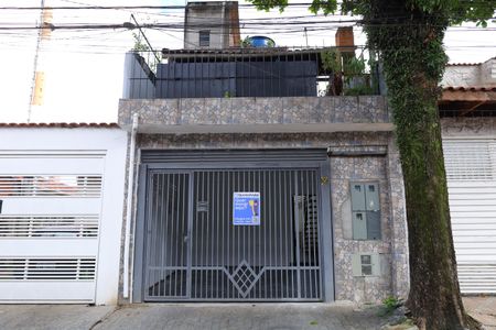 Casa para alugar com 70m², 2 quartos e sem vagaPlaca instalada no portão do imóvel - Código da placa: YEQA-94