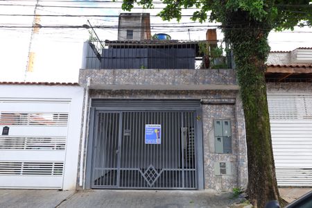 Casa para alugar com 70m², 2 quartos e sem vagaFachada do imóvel - Placa instalada no portão do imóvel - Código da placa: YEQA-94