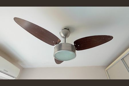 Casa de condomínio à venda com 76m², 3 quartos e 2 vagasQuarto 1 - ventilador de teto 