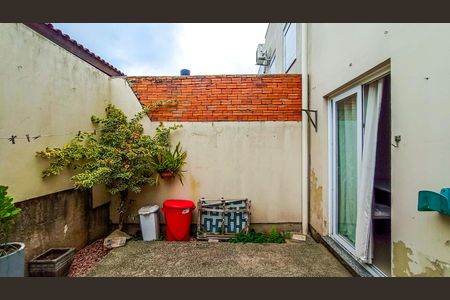 Casa de condomínio à venda com 76m², 3 quartos e 2 vagasQuintal