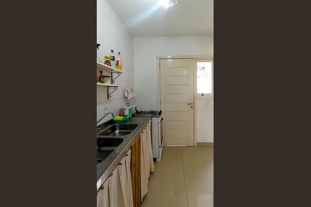 Casa de condomínio à venda com 76m², 3 quartos e 2 vagasCozinha 