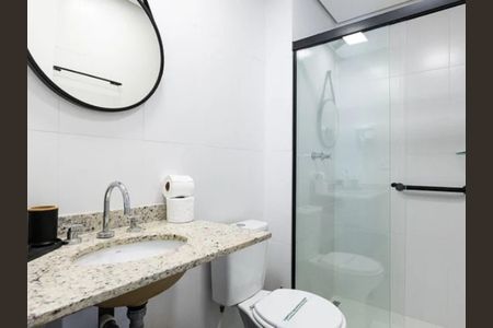 Banheiro de kitnet/studio para alugar com 1 quarto, 29m² em Perdizes, São Paulo