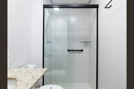 Banheiro de kitnet/studio para alugar com 1 quarto, 29m² em Perdizes, São Paulo