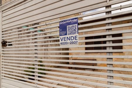 Casa à venda com 250m², 2 quartos e 3 vagasFachada